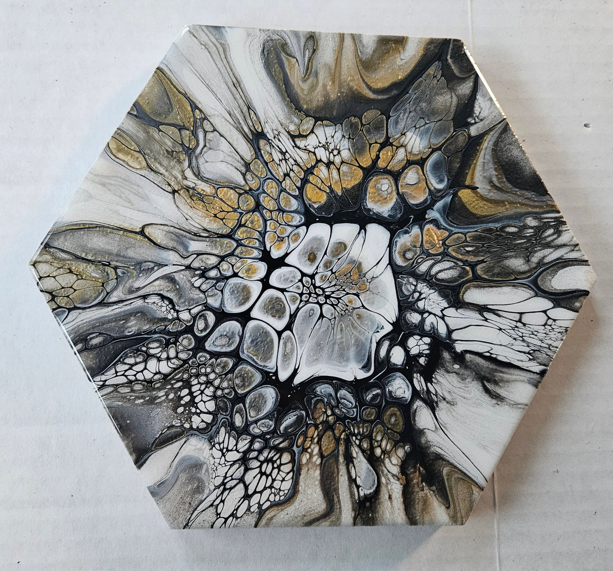 Trivet - Lg Med Hex - Naturally Metallic