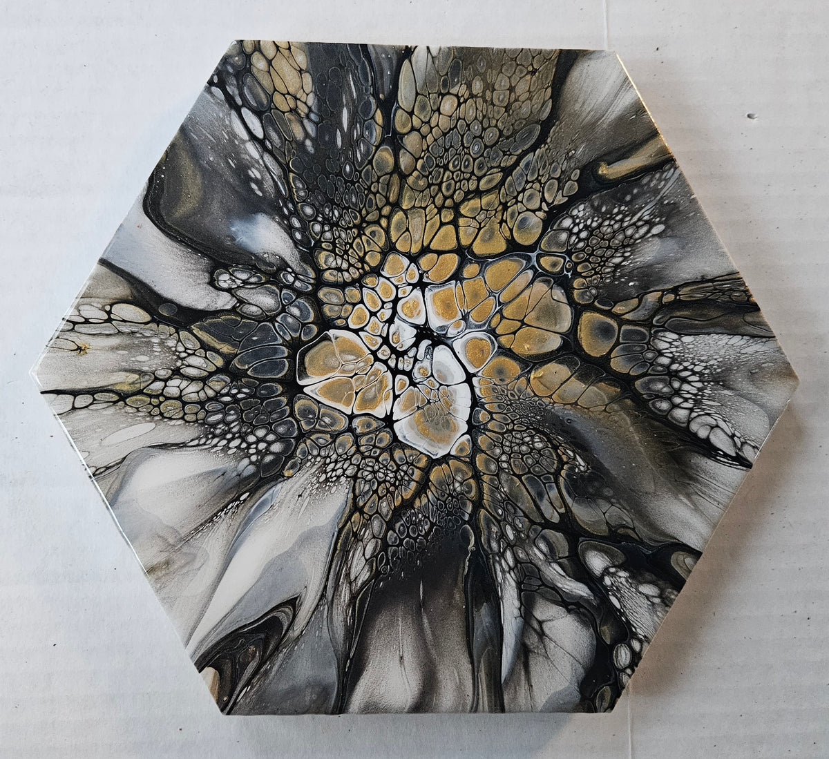 Trivet - Lg Hex - Naturally Metallic